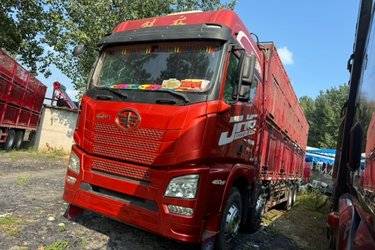 二手青岛解放 JH6重卡 460马力 8X4 9.4米畜禽载货车(国六) 前四后八 潍柴二手载货车 黄牌图片