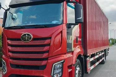 二手一汽解放 J6G 领航版 320马力 4X2 9.7米厢式载货车(国六) 单桥 锡柴二手载货车 黄牌图片