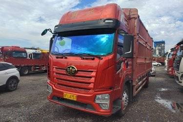 二手青岛解放 JK6中卡 290马力 4X2 6.75米AMT自动档仓栅式载货车(国六) 单桥 锡柴二手载货车 黄牌