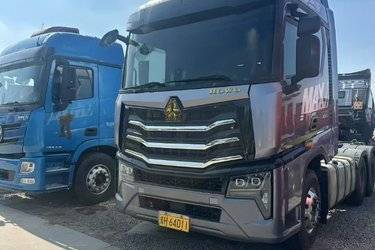 二手中国重汽 HOWO Max重卡 610马力 6X4 AMT自动档牵引车(国六) 双驱 潍柴二手牵引车 黄牌图片