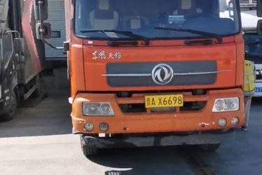 二手东风商用车 天锦中卡 180马力 4X2 7.7米厢式载货车(国五) 单桥 东风康明斯二手载货车 黄牌图片
