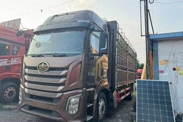 二手一汽解放 J6G 领航版 320马力 4X2 6.75米仓栅式载货车(国六) 单桥 大柴二手载货车 黄牌图片
