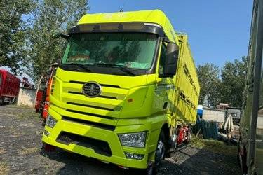 二手一汽解放 J7重卡 460马力 8X4 9.5米仓栅式载货车(国五) 前四后八 锡柴二手载货车 黄牌图片