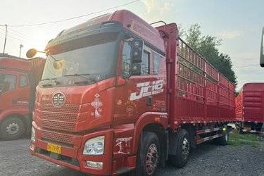 二手青岛解放 JH6重卡 卓越版2.0 290马力 6X2 9.4米厢式载货车(国五) 前四后四 锡柴二手载货车 黄牌图片