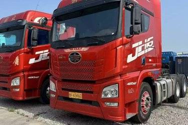 二手青岛解放 JH6重卡 480马力 6X4牵引车(国五) 双驱 潍柴二手牵引车 黄牌图片