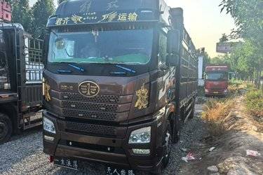 二手青岛解放 JH6重卡 领航版2.0 290马力 6X2 7.7米仓栅式载货车(后桥435)(国五) 前四后四 锡柴二手载货车 黄牌图片