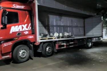 二手中国重汽 HOWO MAX 350马力 4X2 9.6米厢式载货车(国六) 前四后四 曼二手载货车 黄牌图片