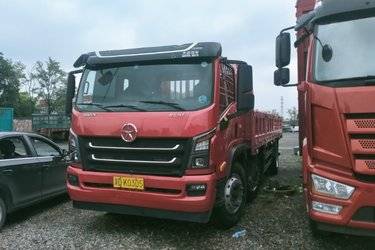 二手大运 祥龙 230马力 6X2 6.8米排半栏板载货车(国六) 前四后四 云内动力二手载货车 黄牌