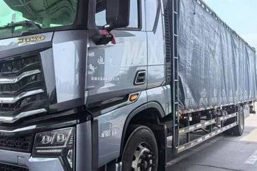 二手中国重汽 HOWO MAX 350马力 6X2 9.6米仓栅式载货车(国六)(9挡)(国六) 前四后四 曼二手载货车 黄牌图片