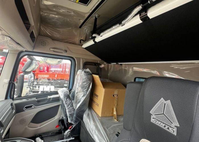 二手重汽豪沃(HOWO) 290马力 载货车