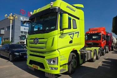 二手一汽解放 J7重卡 560马力 6X4 AMT自动挡牵引车(带液缓)(国六) 双驱 锡柴二手牵引车 黄牌图片