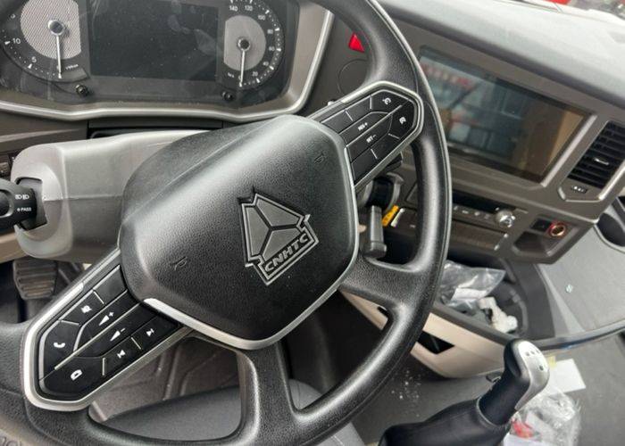 二手重汽豪沃(HOWO) 290马力 载货车