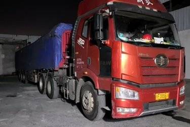 二手一汽解放 J6P重卡 领航版 460马力 6X4牵引车(国五) 双驱 潍柴二手牵引车 黄牌图片