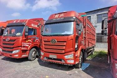 二手一汽解放 J6L中卡 质惠版 240马力 4X2 6.75米仓栅式载货车(国五) 单桥 锡柴二手载货车 黄牌图片