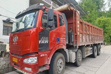 二手一汽解放 J6M重卡 320马力 8X4 7米自卸车(大柴)(国五) 前四后八 一汽二手自卸车 黄牌图片