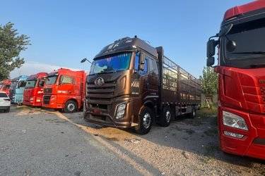 二手一汽解放 J6V 精英版北方款 350马力 6X2 9.4米仓栅式载货车(国六) 前四后四 锡柴二手载货车 黄牌图片