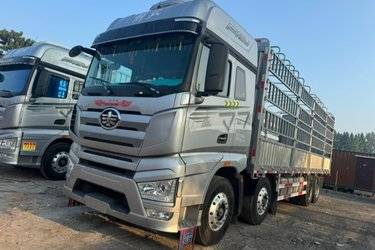 二手一汽解放 J7重卡 经典版 560马力 8X4 9.4米AMT自动档仓栅式载货车(液缓)(国六) 前四后八 锡柴二手载货车 黄牌图片