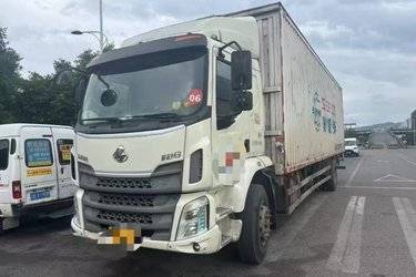 二手东风柳汽 新乘龙M3中卡 200马力 4X2 9.8米厢式载货车(国五) 单桥 东风二手载货车 黄牌图片