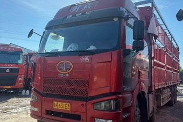 二手一汽解放 J6P重卡 领航版 420马力 8X4 9.5米仓栅式载货车(国五) 前四后八 锡柴二手载货车 黄牌图片