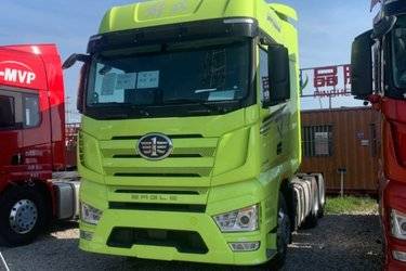 二手一汽解放 J7重卡 620马力 6X4 AMT自动挡牵引车(带液缓)(国六) 双驱 锡柴二手牵引车 黄牌图片