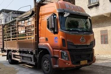 二手东风柳汽 乘龙H5中卡 240马力 4X2 6.8米仓栅式载货车(国五) 单桥 玉柴二手载货车 黄牌