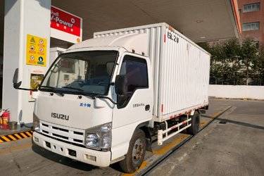 二手庆铃 五十铃100P 98马力 4.25米单排厢式轻卡(国四) 单桥 庆铃五十铃二手载货车 蓝牌图片