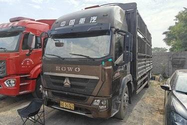 二手中国重汽HOWO G5X中卡 220马力 6.75米排半仓栅式载货车(国六) 单桥 潍柴二手载货车 黄牌图片