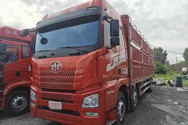 二手青岛解放 JH6 智享版 320马力 6X2 9.5米仓栅式载货车(国六) 前四后四 锡柴二手载货车 黄牌
