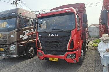 二手江淮 格尔发K5中卡 180马力 4X2 6.8米仓栅式载货车(国五) 单桥 玉柴二手载货车 黄牌图片