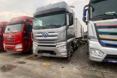 二手一汽解放 J7重卡 经典版 660马力 6X4 牵引车(国六) 双驱 潍柴二手牵引车 黄牌图片