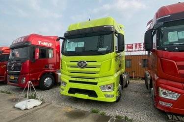 二手一汽解放 J7重卡 560马力 6X4 牵引车(国六)(液缓)(国六) 双驱 潍柴二手牵引车 黄牌