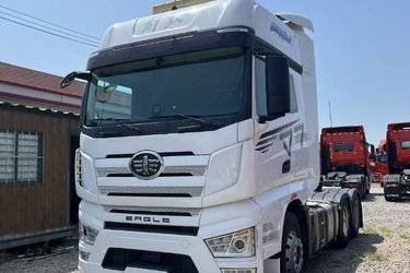 二手一汽解放 J7重卡 620马力 6X4 AMT自动挡牵引车(带液缓)(国六) 双驱 锡柴二手牵引车 黄牌图片