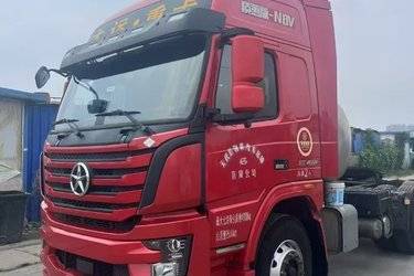 二手大运 N8V重卡 460马力 6X4 LNG牵引车(国六) 双驱 潍柴二手牵引车 黄牌图片