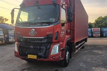 二手东风柳汽 乘龙H5重卡 245马力 4X2 9.7米厢式载货车(国六) 单桥 玉柴二手载货车 黄牌图片