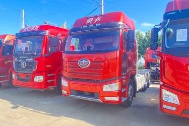 二手一汽解放 J6P重卡 领航版 460马力 6X4牵引车(国五) 双驱 锡柴二手牵引车 黄牌图片