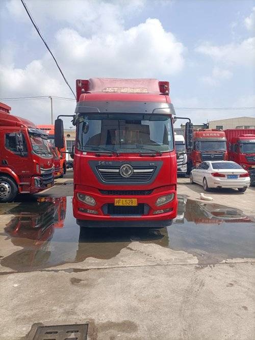 东风商用车 220马力 载货车