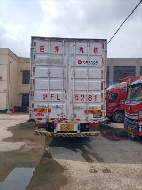 东风商用车 220马力 载货车