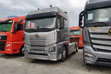 二手青岛解放 JH6重卡 智享版 610马力 6X4 牵引车(国六) 双驱 潍柴二手牵引车 黄牌图片