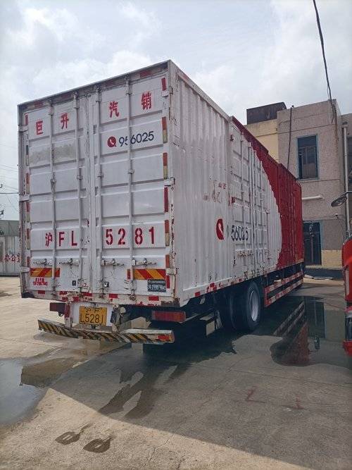 东风商用车 220马力 载货车