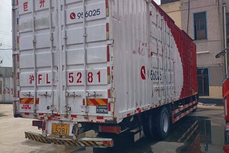 二手东风商用车 220马力 载货车