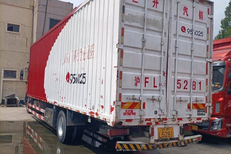 二手东风商用车 220马力 载货车
