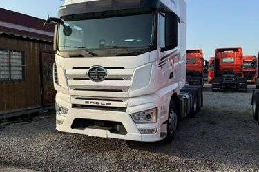 二手一汽解放 J7重卡 620马力 6X4 AMT自动挡牵引车(带液缓)(国六) 双驱 锡柴二手牵引车 黄牌图片