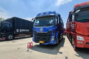 二手东风柳汽 乘龙H5中卡 260马力 4X2 6.8米仓栅式载货车(3.6T前桥)(国五) 单桥 玉柴二手载货车 黄牌图片
