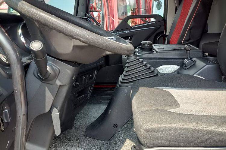 二手东风商用车 220马力 载货车