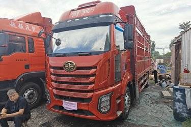 二手一汽解放 J6G 领航版 280马力 4X2 6.75米仓栅式载货车(国六) 单桥 锡柴二手载货车 黄牌图片
