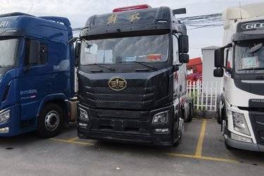 二手青岛解放 JH6重卡 500马力 4X2自动挡牵引车(国六) 单桥 锡柴二手牵引车 黄牌