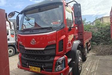 二手东风柳汽 新乘龙M3 260马力 6X2 6.8米栏板载货车(国六) 前四后四 玉柴二手载货车 黄牌