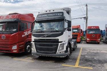 二手沃尔沃 新FM重卡 460马力 6X2R牵引车(后提升桥)(国五) 后提升 沃尔沃二手牵引车 黄牌
