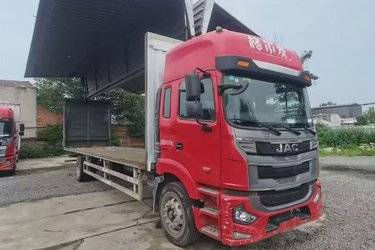 二手江淮 格尔发A5LIII中卡 220马力 4X2 9.6米厢式载货车(国六) 单桥 潍柴二手载货车 黄牌图片