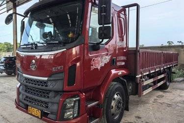 二手东风柳汽 新乘龙M3中卡 190马力 4X2 6.8米载货车底盘(国五) 单桥 玉柴二手载货车 黄牌图片